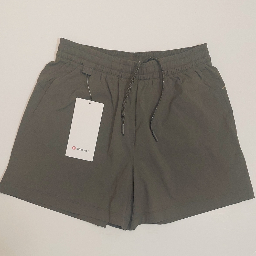 NWT Lululemon Women's Lightweight High-Rise Hiking Short 4", Army Green, 6 - Picture 3 of 10